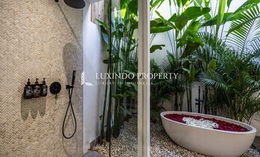 ELEGANT LIVING STEPS FROM BATU BOLONG BEACH