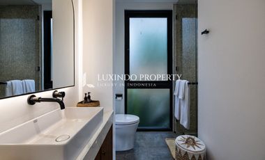 ELEGANT LIVING STEPS FROM BATU BOLONG BEACH