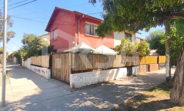 CASA DE 2 DORMITORIOS A PASOS DE METRO RODRIGO DE ARAYA