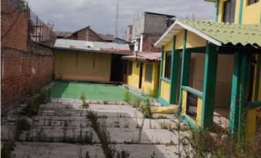 Venta de casa de 421 m2 de construcción con un terreno de 636 m2 en Calderon