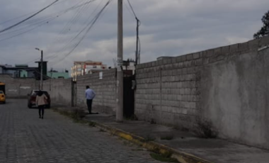 Venta de casa de 421 m2 de construcción con un terreno de 636 m2 en Calderon