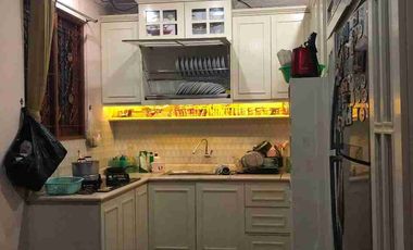 Di Jual Rumah bagus 2 lantai 6 kamar tidur di beeelakang kampus UI depok
