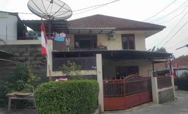 Di Jual Rumah bagus 2 lantai 6 kamar tidur di beeelakang kampus UI depok