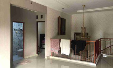 Di Jual Rumah bagus 2 lantai 6 kamar tidur di beeelakang kampus UI depok