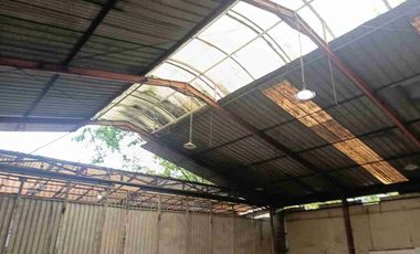 gudang ex bengkel di jl raya jati asih bekasi
