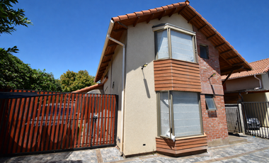 Acogedora casa en Centro Nuevo Machalí, gran ubicación