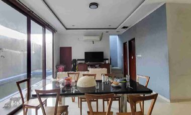 Kebayoran Symphony kolam renang SDH renov total siap huni