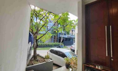 Kebayoran Symphony kolam renang SDH renov total siap huni