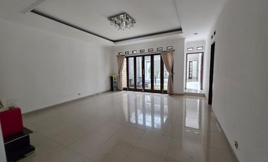 DISEWAKAN RUMAH KANTOR CANTIK 2 LANTAI JATIWARINGIN JAKARTA TIMUR