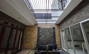 DISEWAKAN RUMAH KANTOR CANTIK 2 LANTAI JATIWARINGIN JAKARTA TIMUR