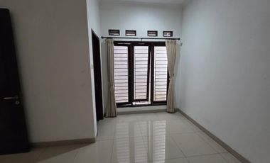 DISEWAKAN RUMAH KANTOR CANTIK 2 LANTAI JATIWARINGIN JAKARTA TIMUR