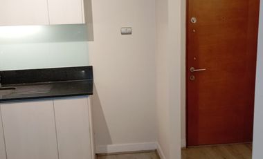 METRO SANTA LUCIA ARRIENDO DEPTO 1 DORM PISO 2