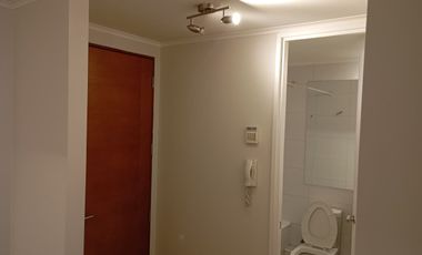 METRO SANTA LUCIA ARRIENDO DEPTO 1 DORM PISO 2