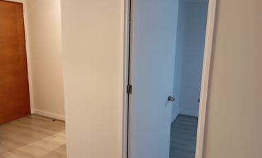 METRO SANTA LUCIA ARRIENDO DEPTO 1 DORM PISO 2