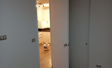 METRO SANTA LUCIA ARRIENDO DEPTO 1 DORM PISO 2