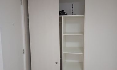 METRO SANTA LUCIA ARRIENDO DEPTO 1 DORM PISO 2