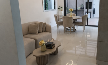 ALQUILER DE ELEGANTE CASA EN URB PRIVADA LA RIOJA CUENTA CON PISCINA Y AREA DE BARBICUE