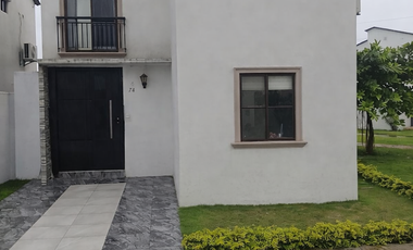 ALQUILER DE ELEGANTE CASA EN URB PRIVADA LA RIOJA CUENTA CON PISCINA Y AREA DE BARBICUE