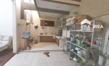 RUANG USAHA DAN RUMAH DIJUAL DI KARANGANYAR DEKAT LAPANGAN JATI JATEN