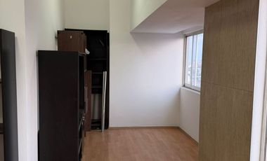 Renta departamento con excelente ubicación en 