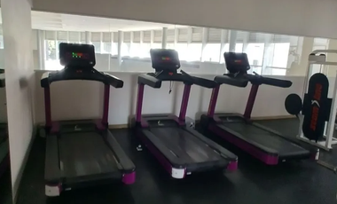 Renta departamento con excelente ubicación en 