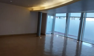 Renta departamento con excelente ubicación en 