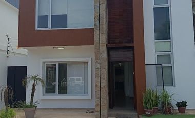 ALQUILER DE MODERNA CASA EN URB PRIVADA PORTON DEL RIO VICRIEL