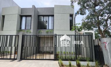 DIJUAL / DISEWAKAN RUMAH BARU DEKAT PUSAT BISNIS SOLO BARU