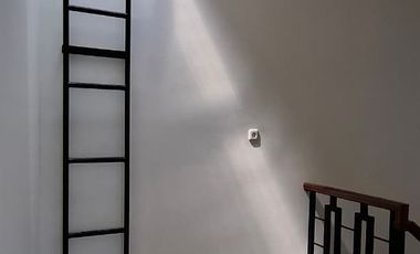 Ruko disewakan,bangunan 3 lantai, starategis di cisalak  cimanggis depok