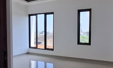 Ruko disewakan,bangunan 3 lantai, starategis di cisalak  cimanggis depok