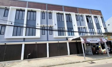 Ruko disewakan,bangunan 3 lantai, starategis di cisalak  cimanggis depok