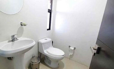 RENTA CASA SEMI AMUEBLADA