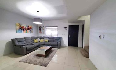 RENTA CASA SEMI AMUEBLADA