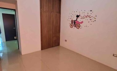 RENTA CASA SEMI AMUEBLADA