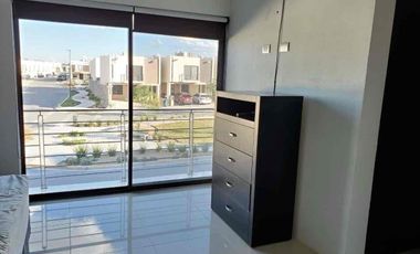 RENTA CASA SEMI AMUEBLADA