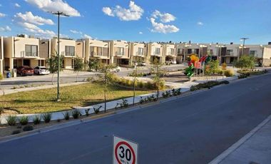 RENTA CASA SEMI AMUEBLADA