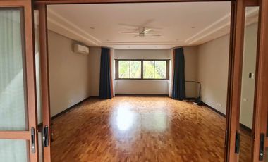 5 BR House & Lot with Swimming Pool at Urdaneta Village