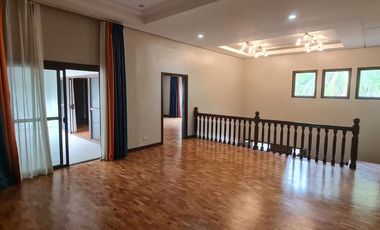 5 BR House & Lot with Swimming Pool at Urdaneta Village