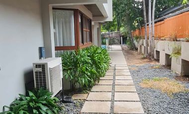 5 BR House & Lot with Swimming Pool at Urdaneta Village