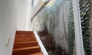 Rumah Cantik FULL FURNISHED area Kemang Jakarta Selatan