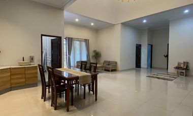 Di Sewakanl Rumah Luas ,Nyaman strategis dekat kampus UPN, akses mudah dan nyaman, strategis