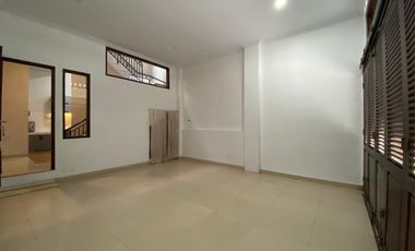 Di Sewakanl Rumah Luas ,Nyaman strategis dekat kampus UPN, akses mudah dan nyaman, strategis