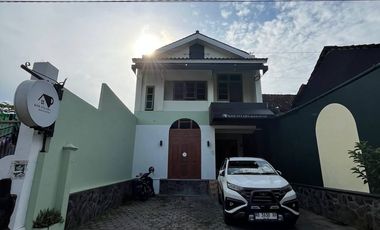 RUMAH DIJUAL JOGJA TENGAH KOTA AREA WISATA MANTRIJERON BISA DIJADIKAN HOMESTAY DAN CAFE