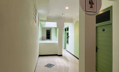 RUMAH DIJUAL JOGJA TENGAH KOTA AREA WISATA MANTRIJERON BISA DIJADIKAN HOMESTAY DAN CAFE