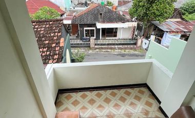RUMAH DIJUAL JOGJA TENGAH KOTA AREA WISATA MANTRIJERON BISA DIJADIKAN HOMESTAY DAN CAFE