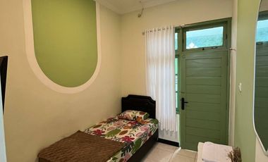 RUMAH DIJUAL JOGJA TENGAH KOTA AREA WISATA MANTRIJERON BISA DIJADIKAN HOMESTAY DAN CAFE