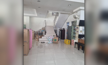 Bangunan Usaha Strategis Bekasi Utara – 2 Lantai, Parkiran Luas, Siap Pakai