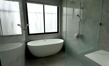 JUAL RUMAH MEWAH RENON