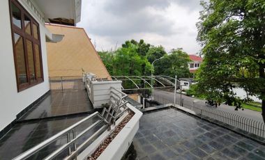 Hook Komersial Area Rumah Nol Jalan Raya Darmo Baru