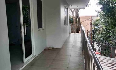 DISEWAKAN RUMAH BAGUS LUAS AKSES JALAN 2 MBL DILALUI JAKLINGKO DEKAT RAYA CONDET